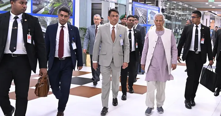 হযরত শাহজালাল বিমানবন্দরে ড. মুহাম্মদ ইউনূস